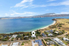 Getaway Hideaway-close to beach Sleeps-8 South Arm